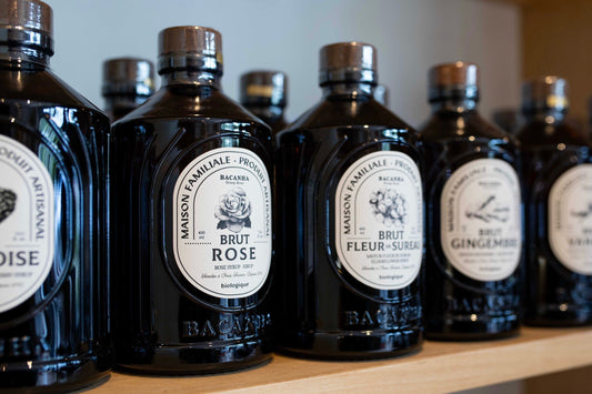 L'été est là : découvrez les sirops Bacanha pour des boissons fraîches et créatives.